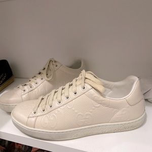 Gucci sneakers used like new